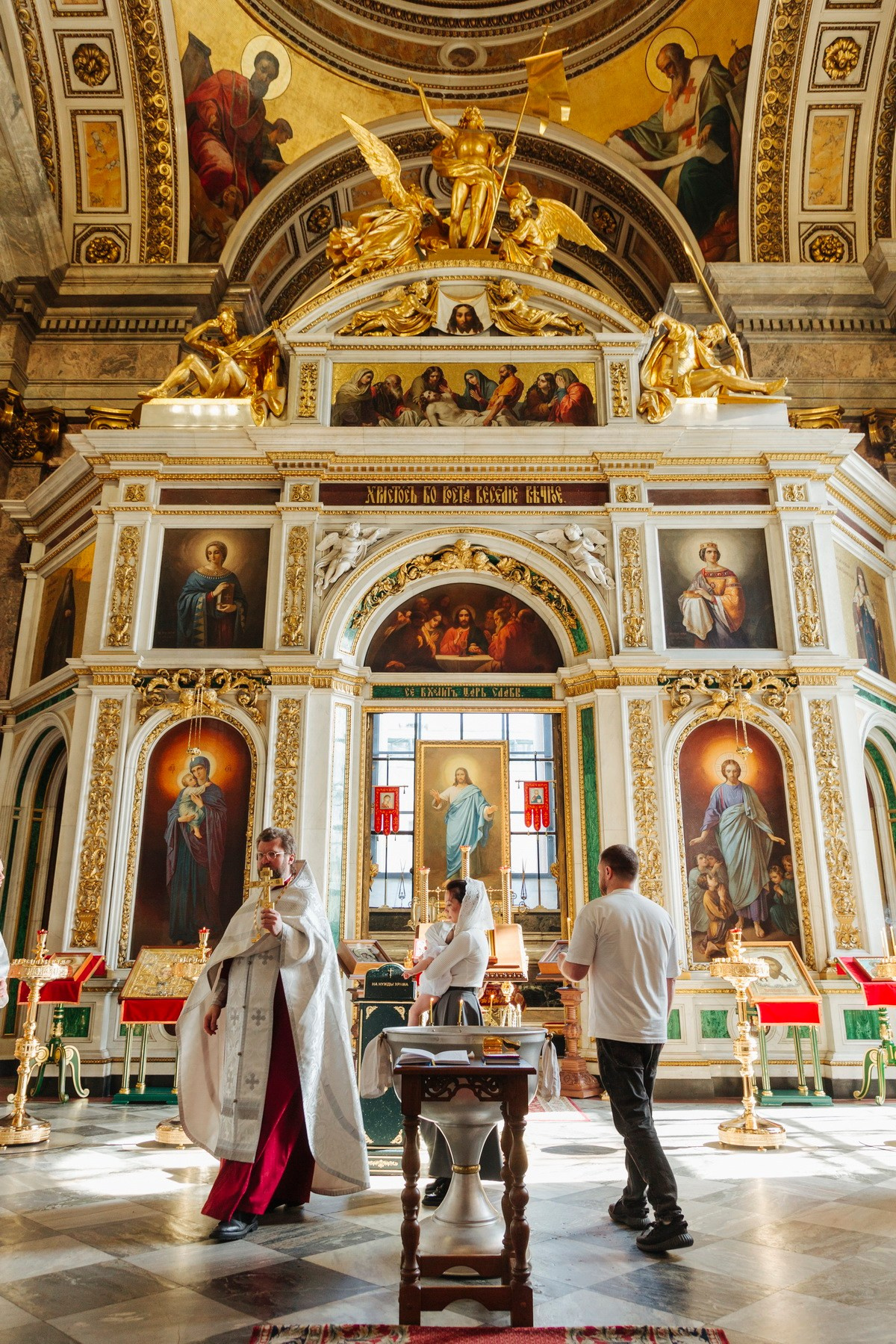 Крещение девочки в Исаакиевском соборе сколько стоит крещение, топ лучших храмов в спб, где провести Крещение девочки, цена крестин в Исаакиевском соборе