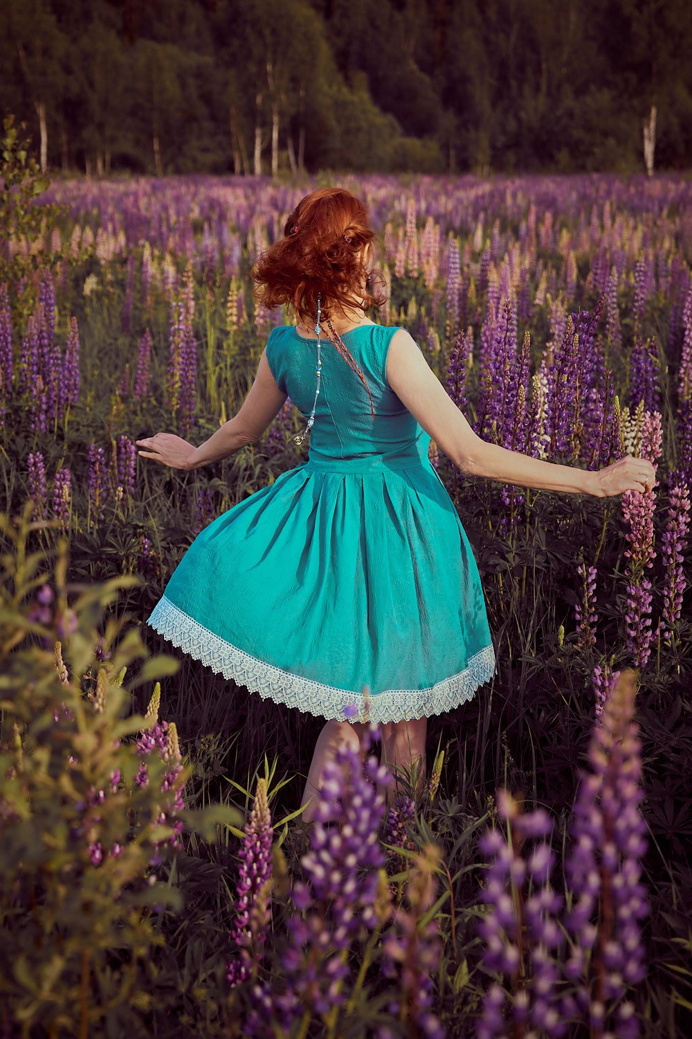 Светлана в люпинах. Фотограф Светлана Боровикова в Домодедове