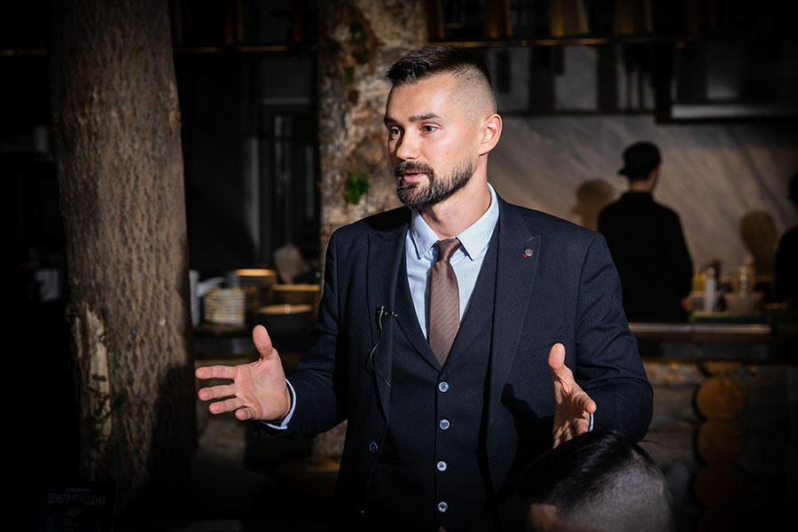 Ивент «Презентация книги» Руслана Захаркина. Фотограф Сергей Осколков (Москва)