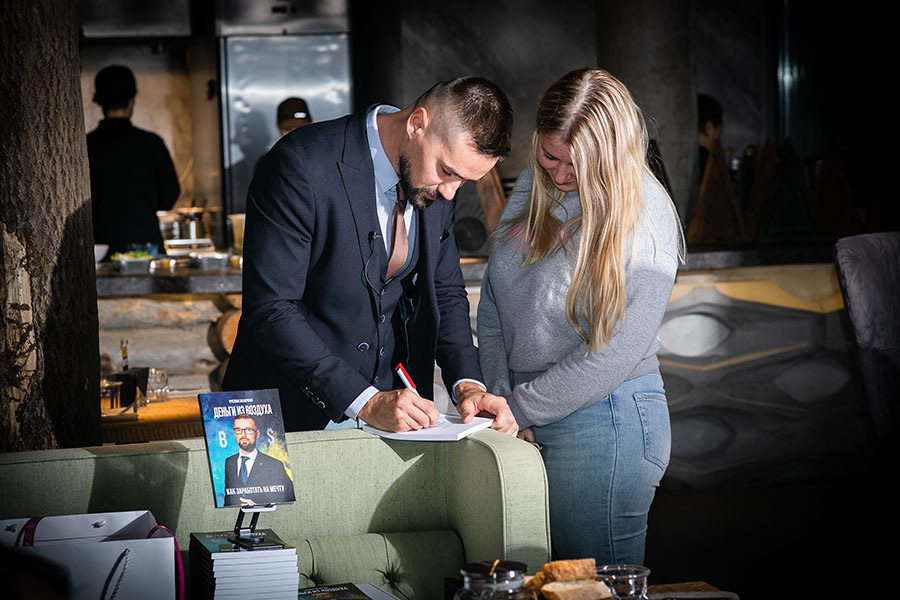 Ивент «Презентация книги» Руслана Захаркина. Фотограф Сергей Осколков (Москва)