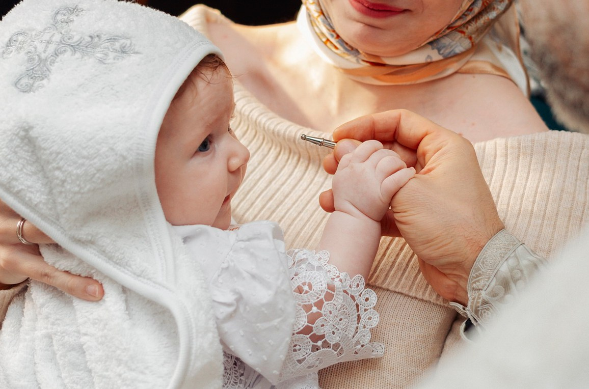 Таинство крещения, трогательные моменты, фотограф Денис Дорфф. Фотограф крещение венчание в Петербурге! Помогает подобрать храм и посоветовал душевного батюшку в СПб