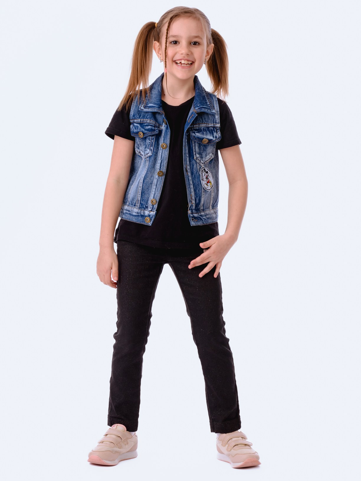 Детская фотосъемка для каталогов одежды и рекламы. Gramy-studio: фото, видео, инфографика и 3D визуализация для маркетплейсов