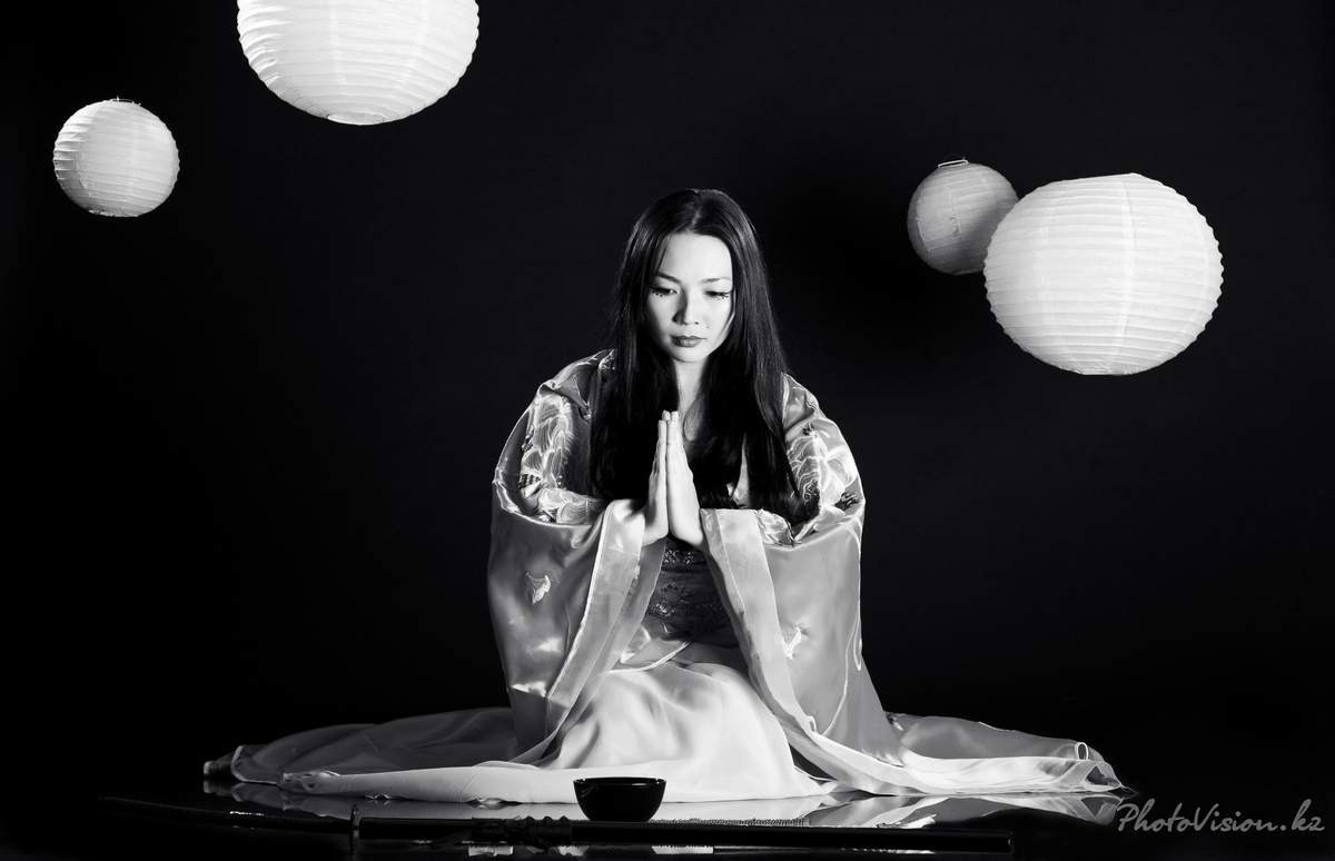 Женский портрет. BWstudio — фотостудия черно-белой фотографии Алматы. Фотограф Алматы. Фотостудия Алматы