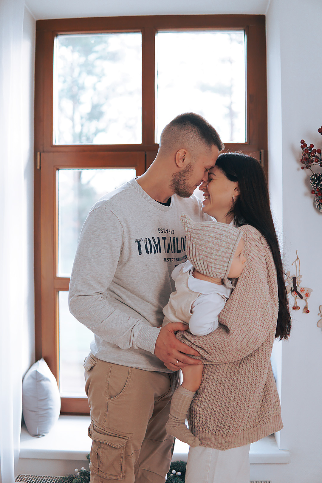 Семейная новогодняя съемка в студии. Семейный фотограф и фотограф на таинства в Москве Юлия Калайджян