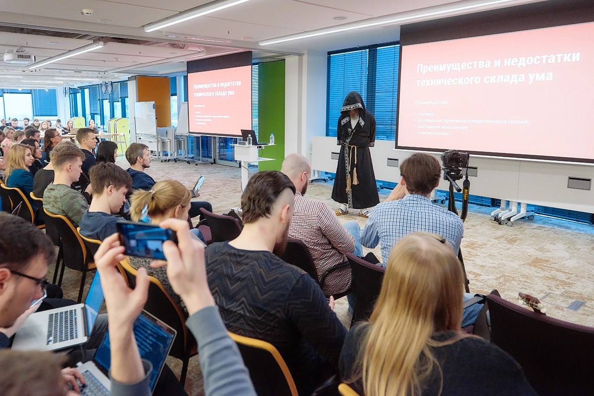 Нейромонах Феофан в Avito. Репортажный фотограф в Москве Вадим Францев