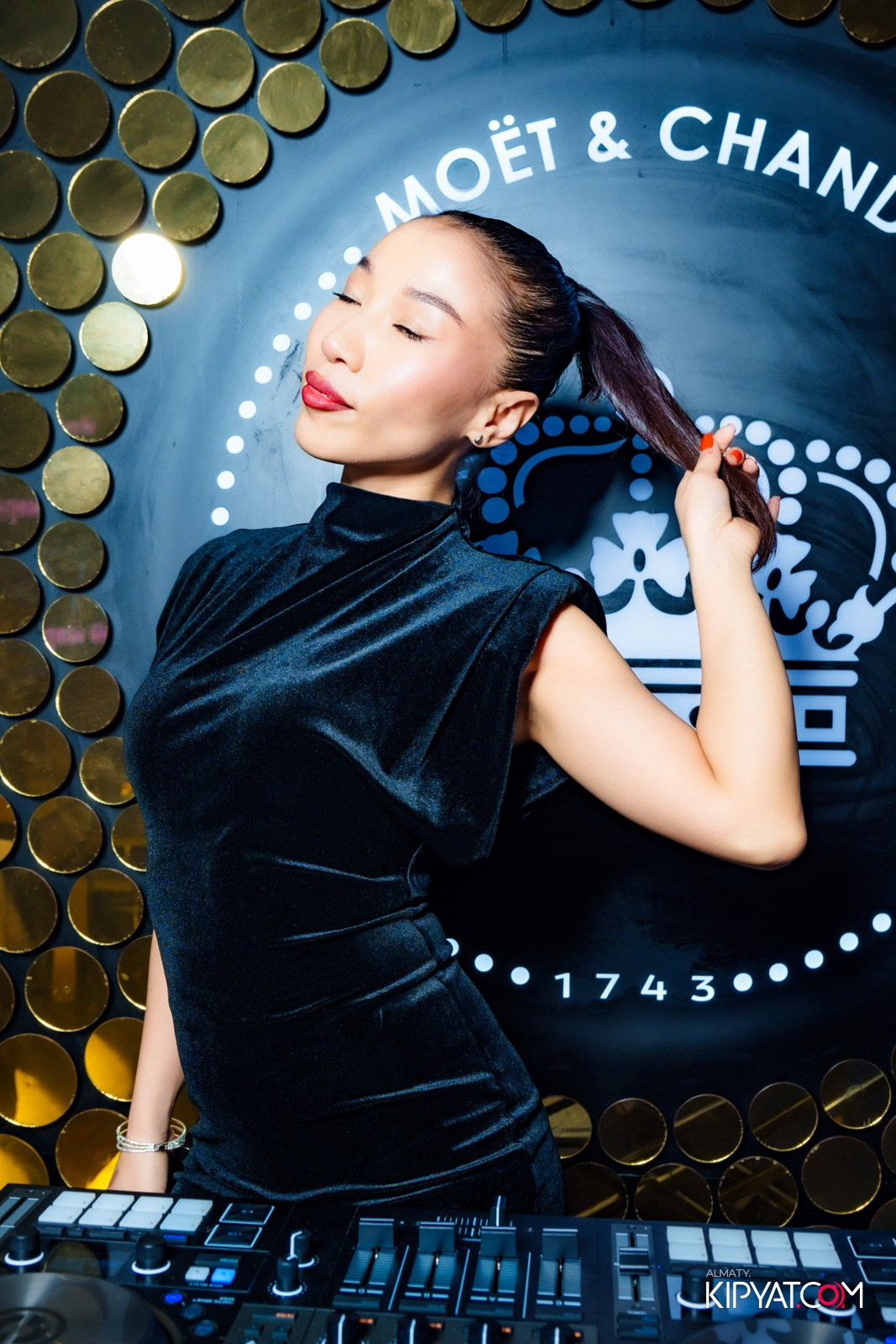 LAUREATE KARAOKE HALL. КИПЯТКОМ АЛМАТЫ!