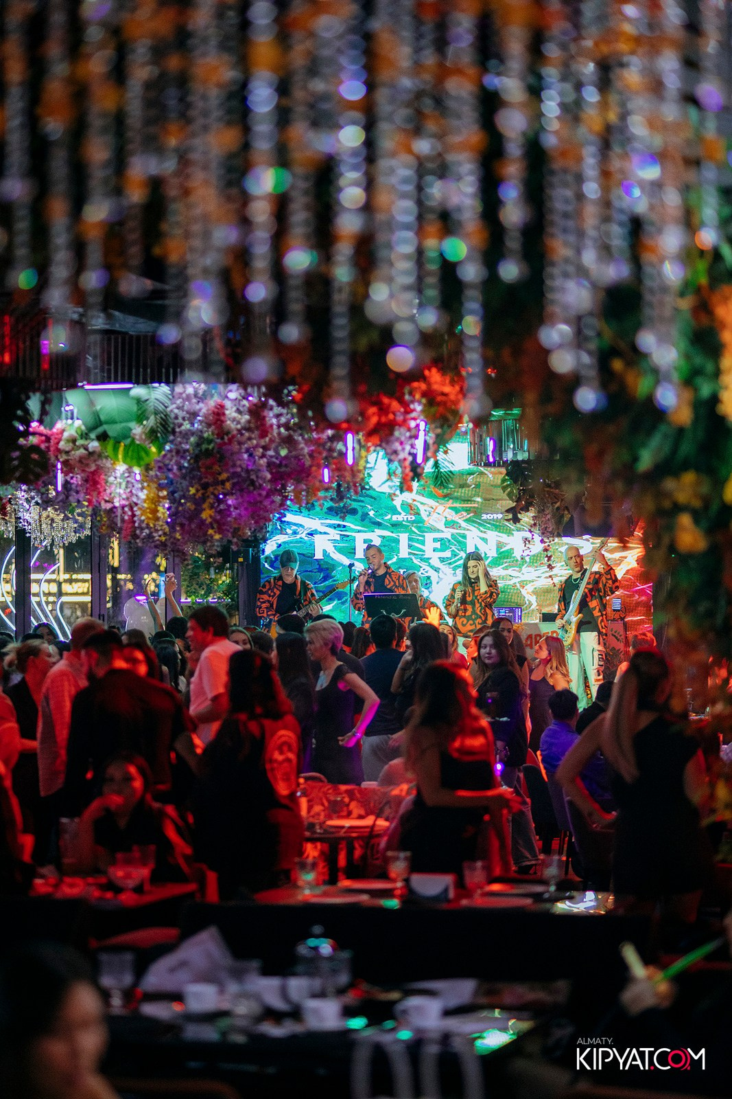 FRIENDS BAR & TERRACE. КИПЯТКОМ АЛМАТЫ!