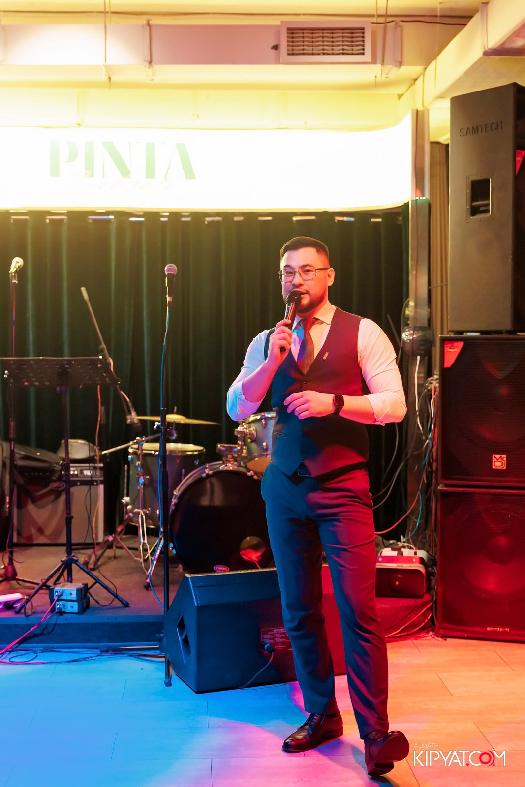 ПИНТА НА СЕЙФУЛЛИНА. КИПЯТКОМ АЛМАТЫ! Фотосъемка мероприятий в Алматы