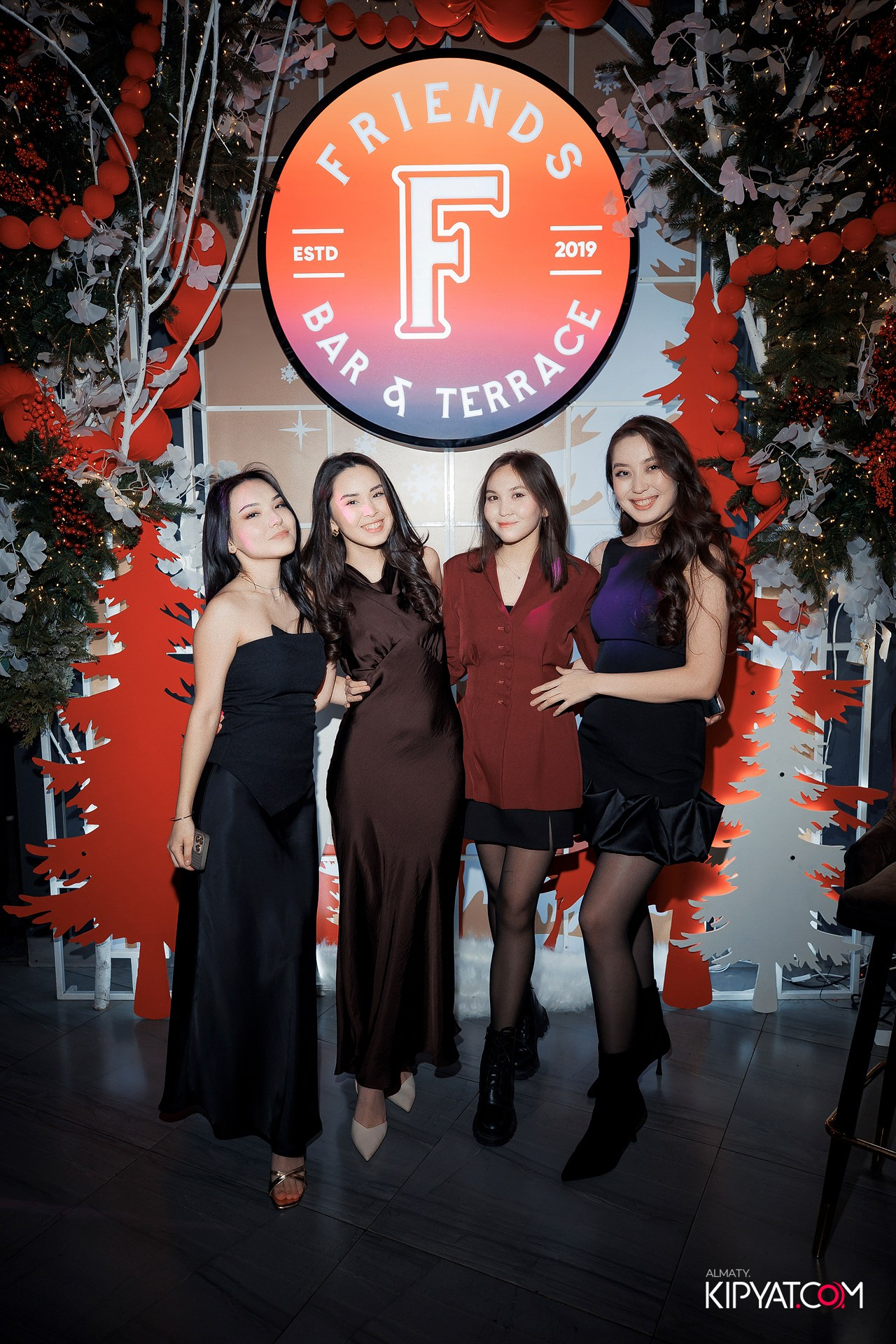 FRIENDS BAR & TERRACE. КИПЯТКОМ АЛМАТЫ! Фотосъемка мероприятий в Алматы