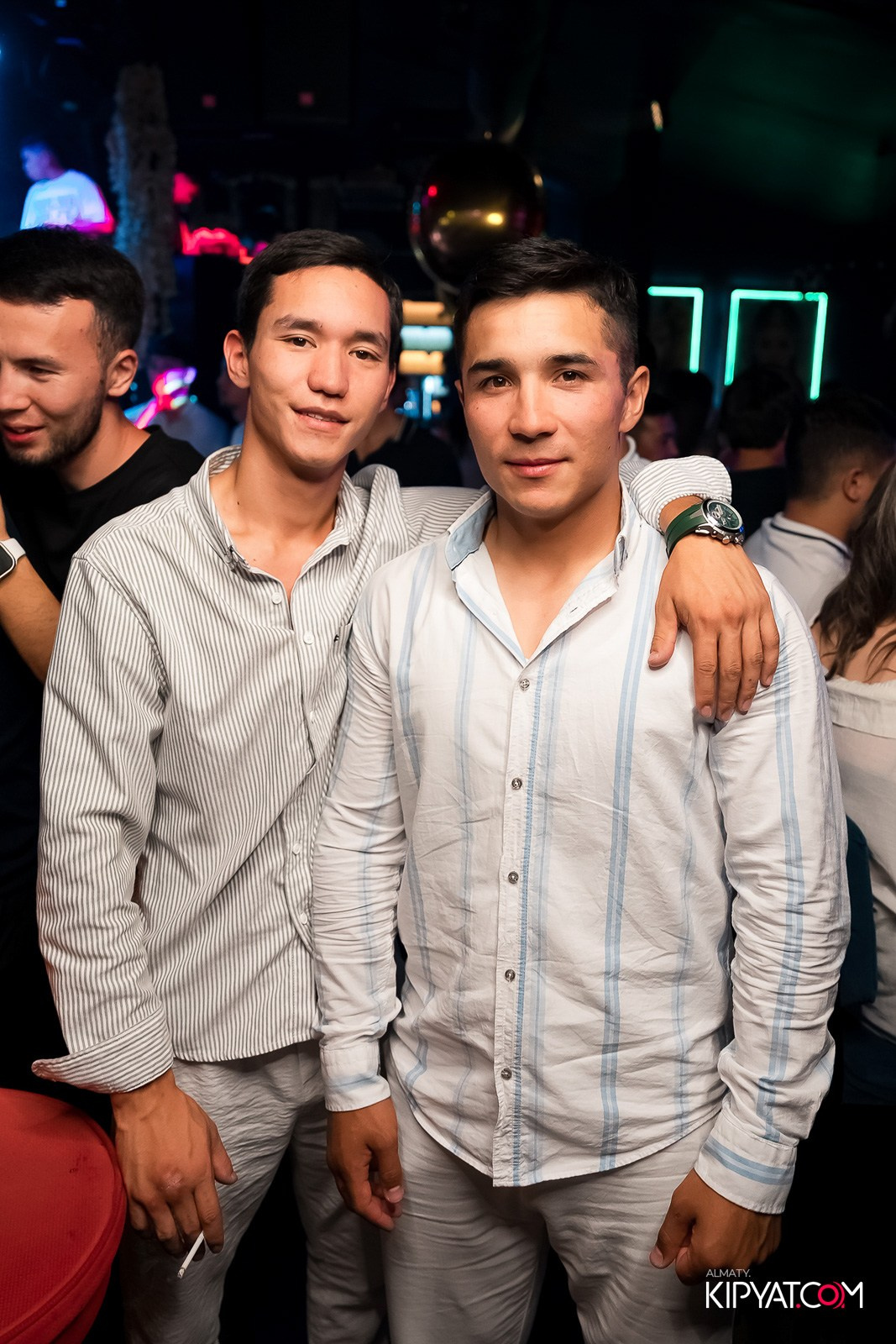 UYAT EMES BAR. КИПЯТКОМ АЛМАТЫ!