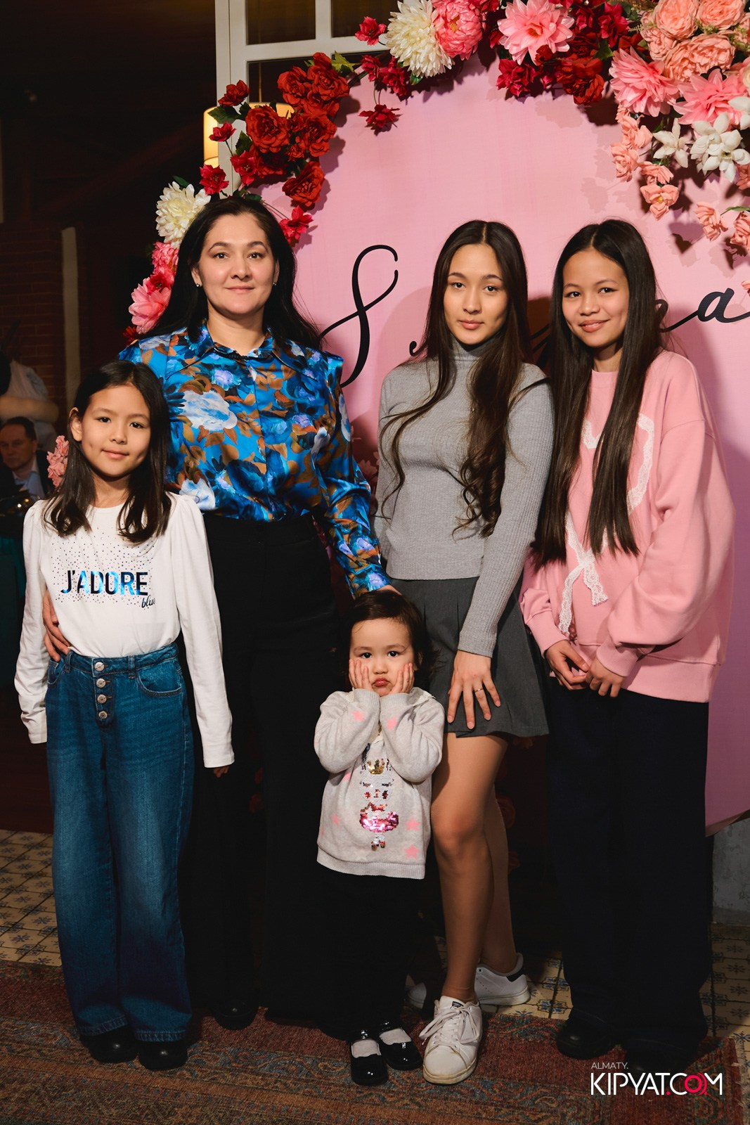 ГРУЗИНСКИЙ ДВОР НА КАБАНБАЙ БАТЫРА. КИПЯТКОМ АЛМАТЫ!