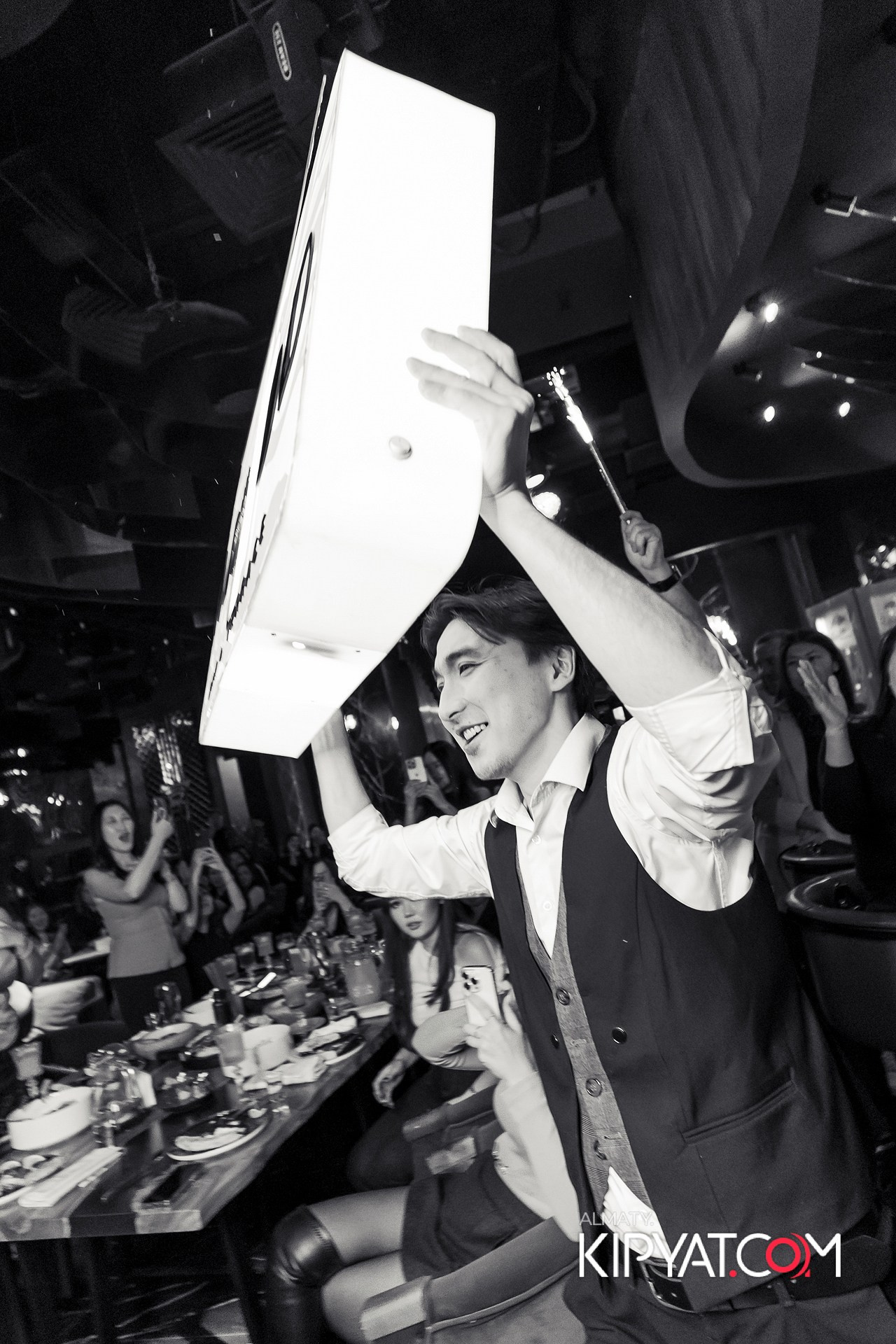 MOOD KARAOKE & TERRACE. КИПЯТКОМ АЛМАТЫ!