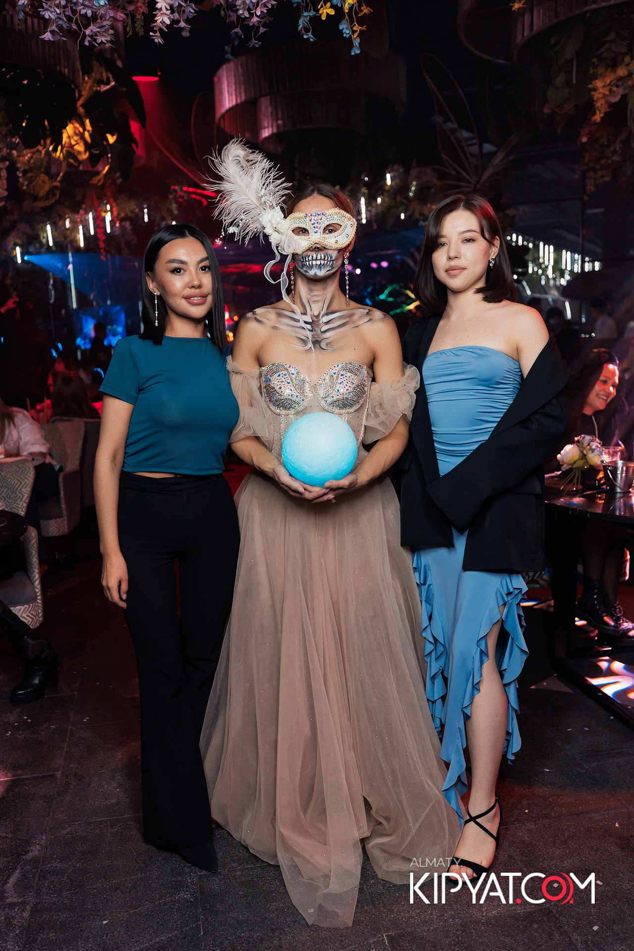 FRIENDS BAR & TERRACE. КИПЯТКОМ АЛМАТЫ! Фотосъемка мероприятий в Алматы