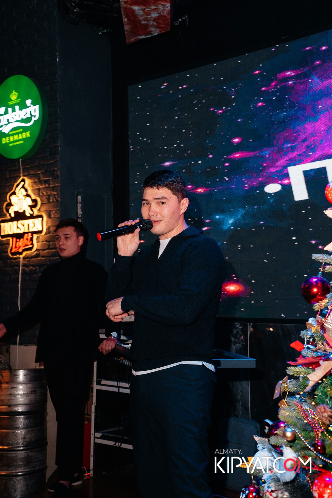 БАР ПАНАЕХАЛИ НА ТОЛЕ БИ. КИПЯТКОМ АЛМАТЫ!