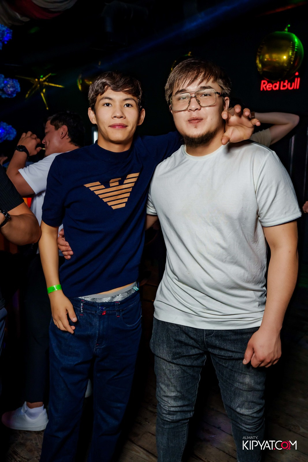 UYAT EMES BAR. КИПЯТКОМ АЛМАТЫ!