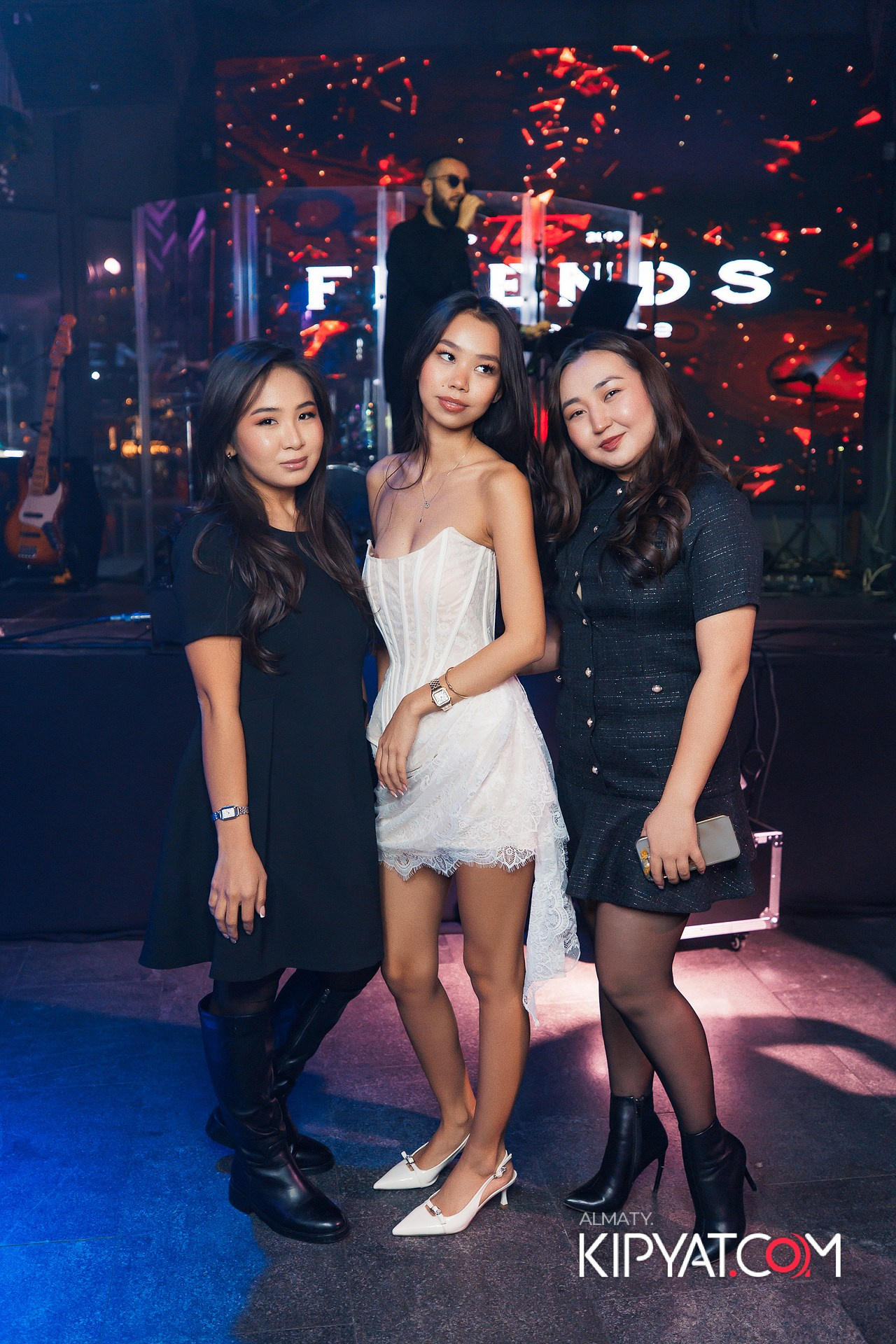 FRIENDS TERRACE & BAR. КИПЯТКОМ АЛМАТЫ!