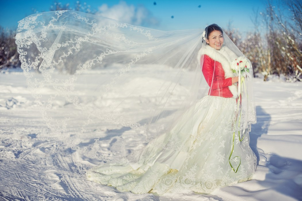 Зимнее свадебное фото. Фотограф Надежда Куин, Якутск