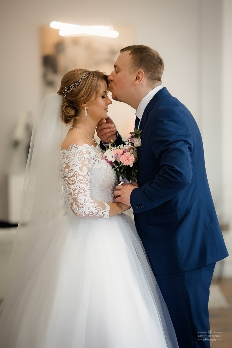Свадебная фотосессия в интерьере: уют, фактура и свет как у старых мастеров. Свадебный фотограф — Санкт-Петербург (СПб) Питер
