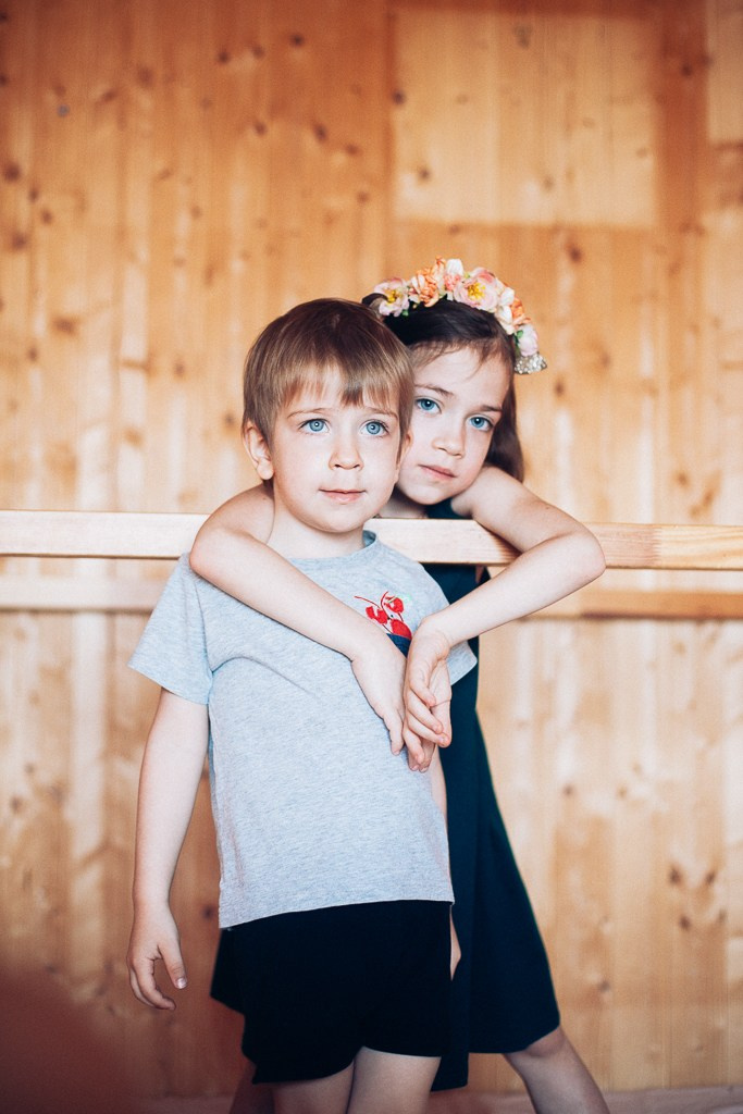 Брат и сестра. Фотограф Денис Денисов