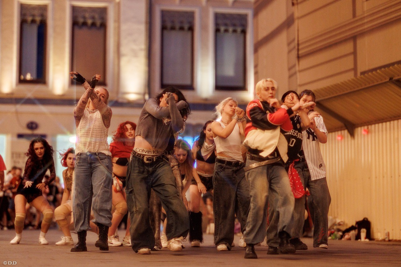 Cover dance in public'. Различные мероприятия и просто фотографии людей