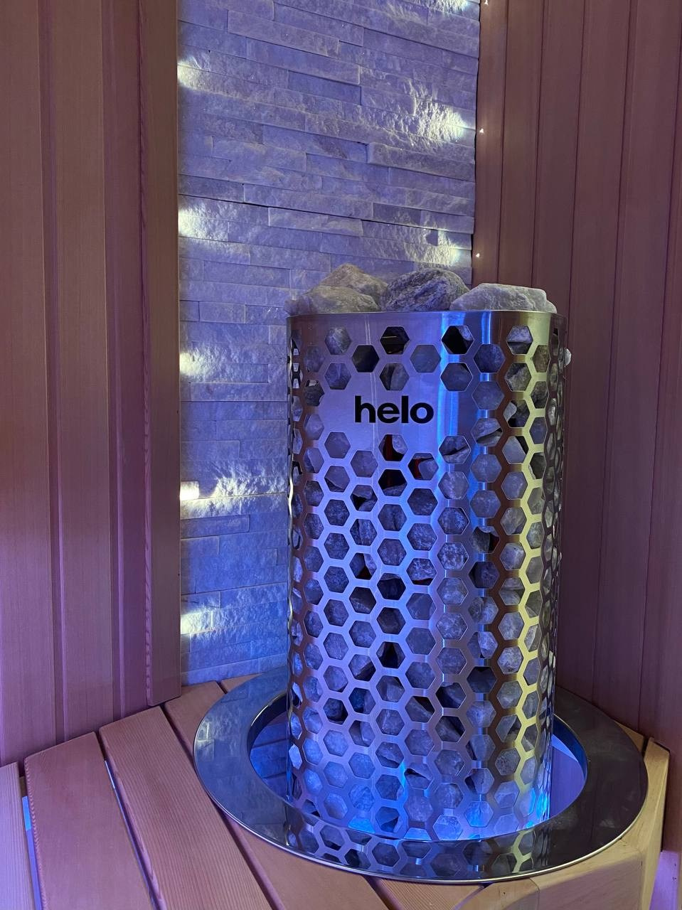 Сауна «Банан» из канадского кедра в Селятино: Helo Himalaya, оптоволокно и яркая RGB-подсветка в стильном исполнении. SaunaTopMasters