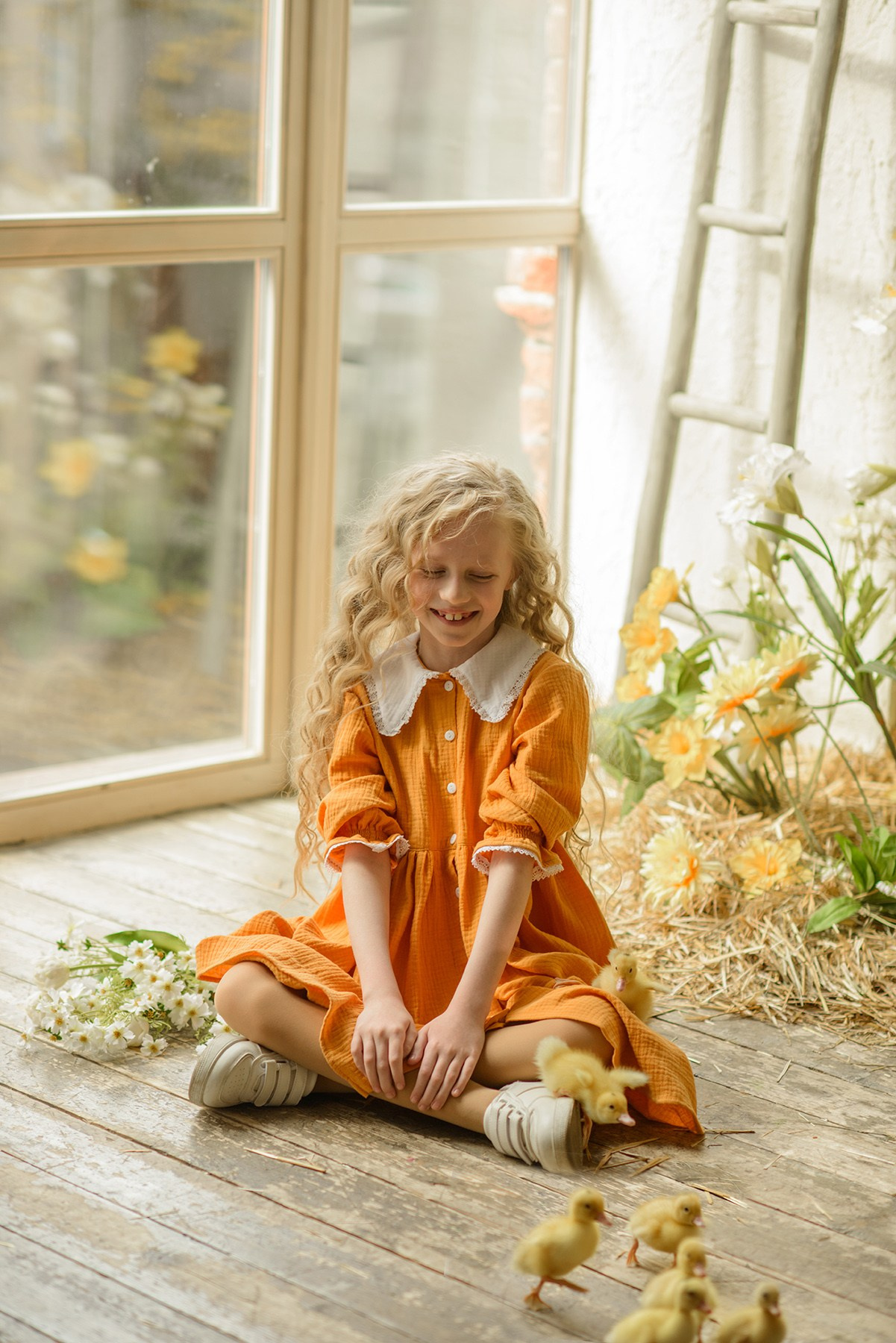 Photo shoot of a girl with goslings and a hat. Photographer Elena Carruthers, Scotland