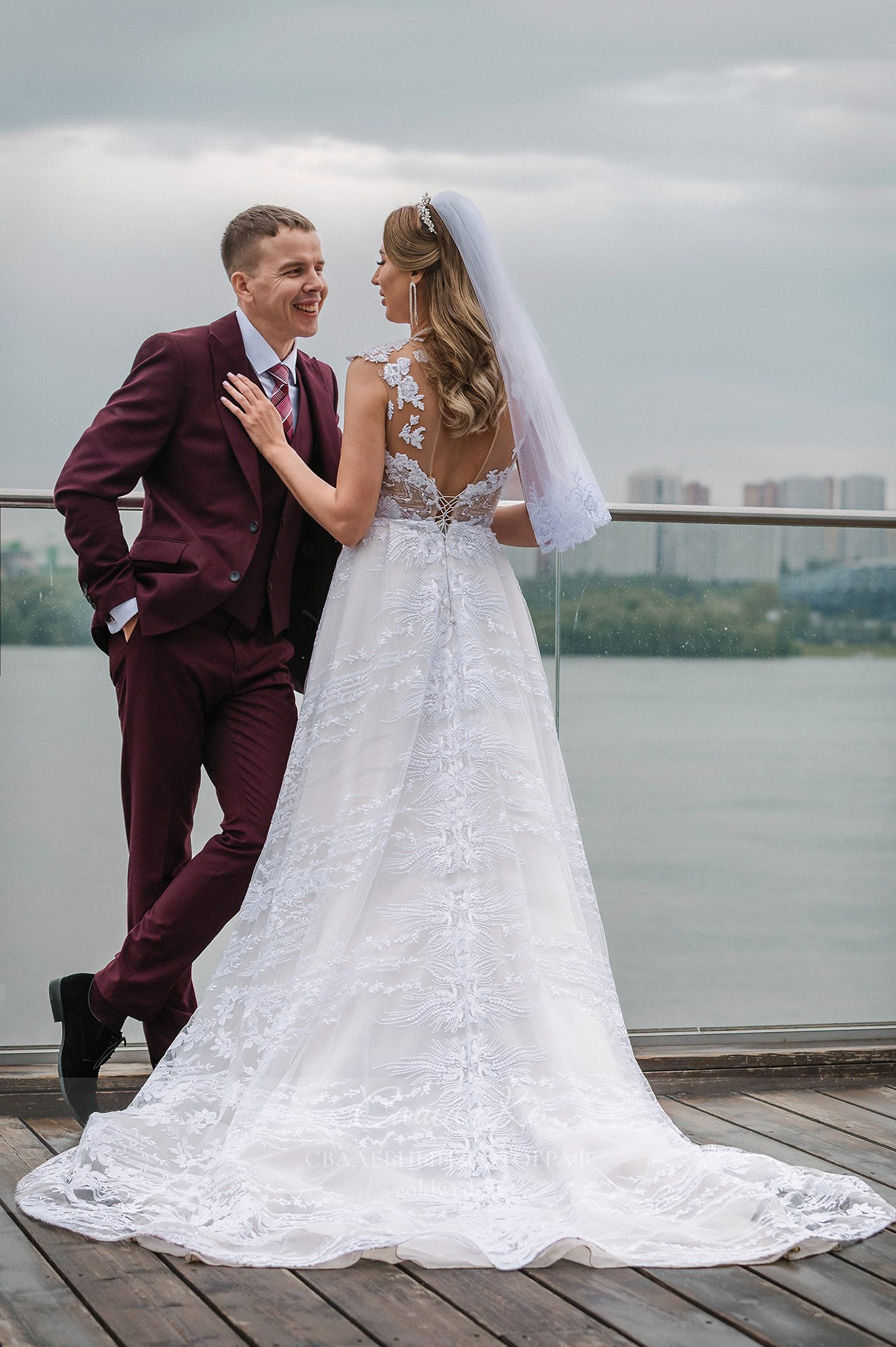 Свадебная фотосессия A&N в дождливую и пасмурную погоду в Новосибирске от профессионального фотографа Саши Кё. Свадебный, семейный и event фотограф в Новосибирске и Новосибирской области Саша Кё