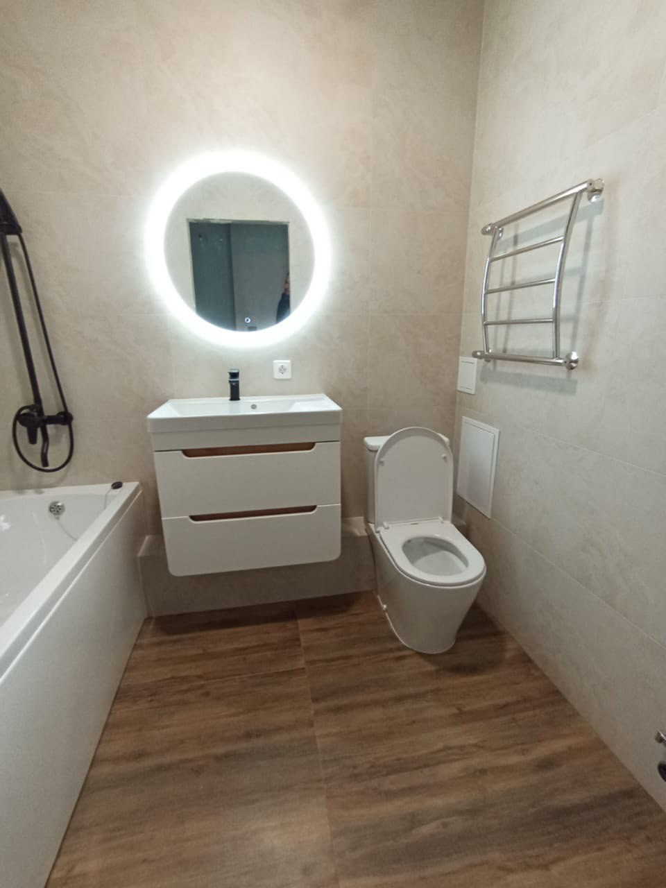 Ванная комната (ЖК Дом у озера, с. Осиново ул. Спортивная д. 5). Ремонт санузла, туалета, ванной под ключ в Казани. Укладка плитки