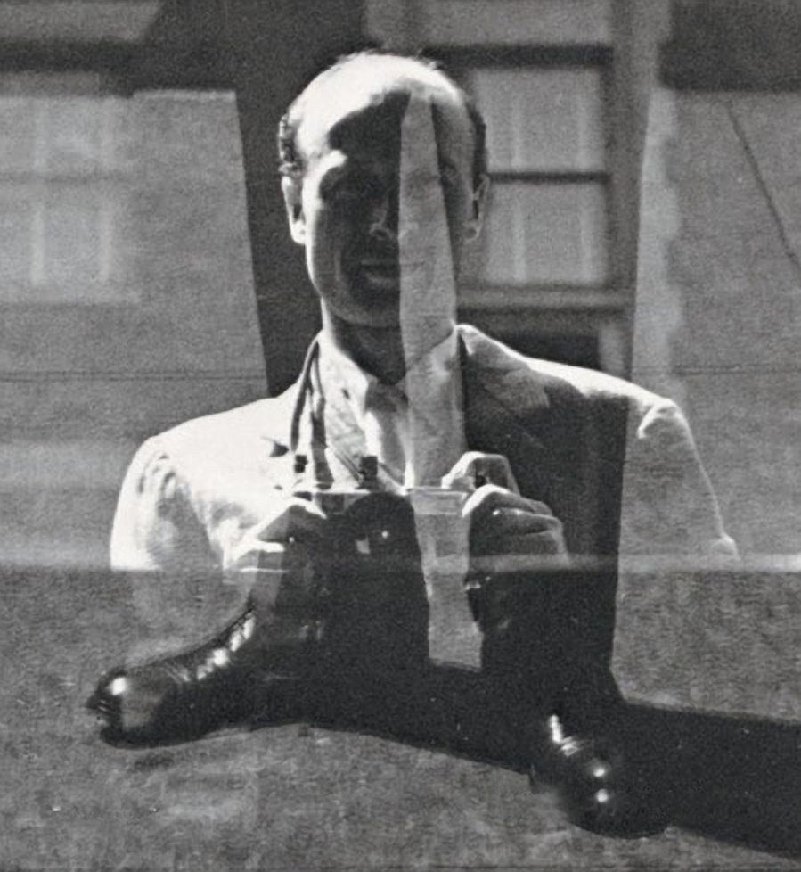 Гарри Каллахан (1912-1999) — один из ключевых фотографов XX века, чьи работы и педагогическая деятельность изменили американскую фотографию. Он:создал минималистичный, геометрически выверенный стиль;показал, что личные темы (семья, город) могут быть основой для искусства;экспериментировал с двойной экспозицией и цветом;воспитал несколько поколений фотографов.