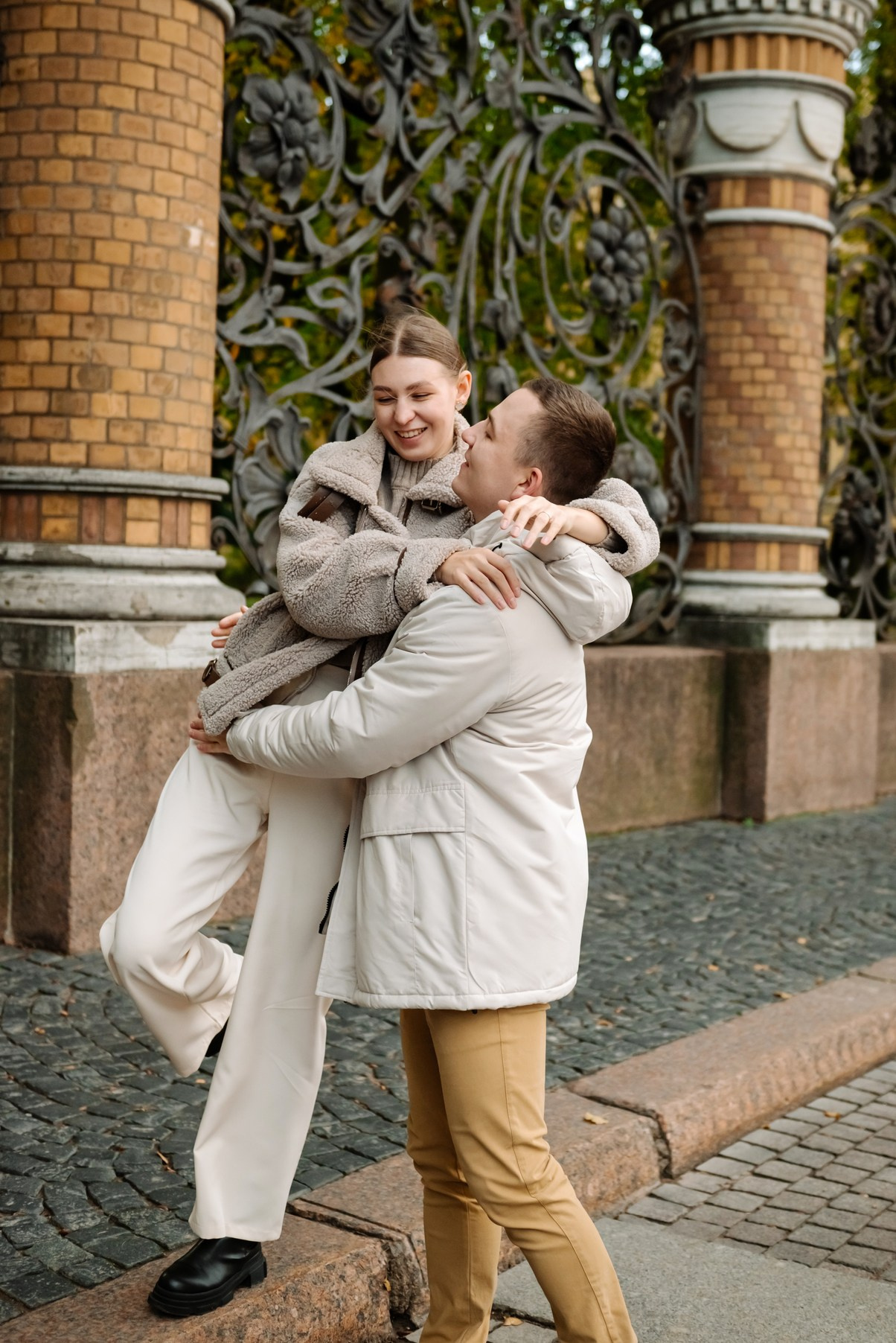 Осенняя фотосессия с парнем в Питере в центре города. Свадебный и сеейный фотограф в Санкт-Петербурге Елена Худякова
