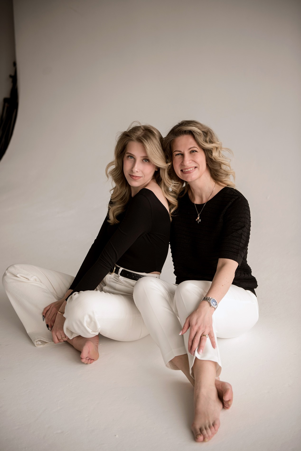 photo shoot for mom and daughter in the studio