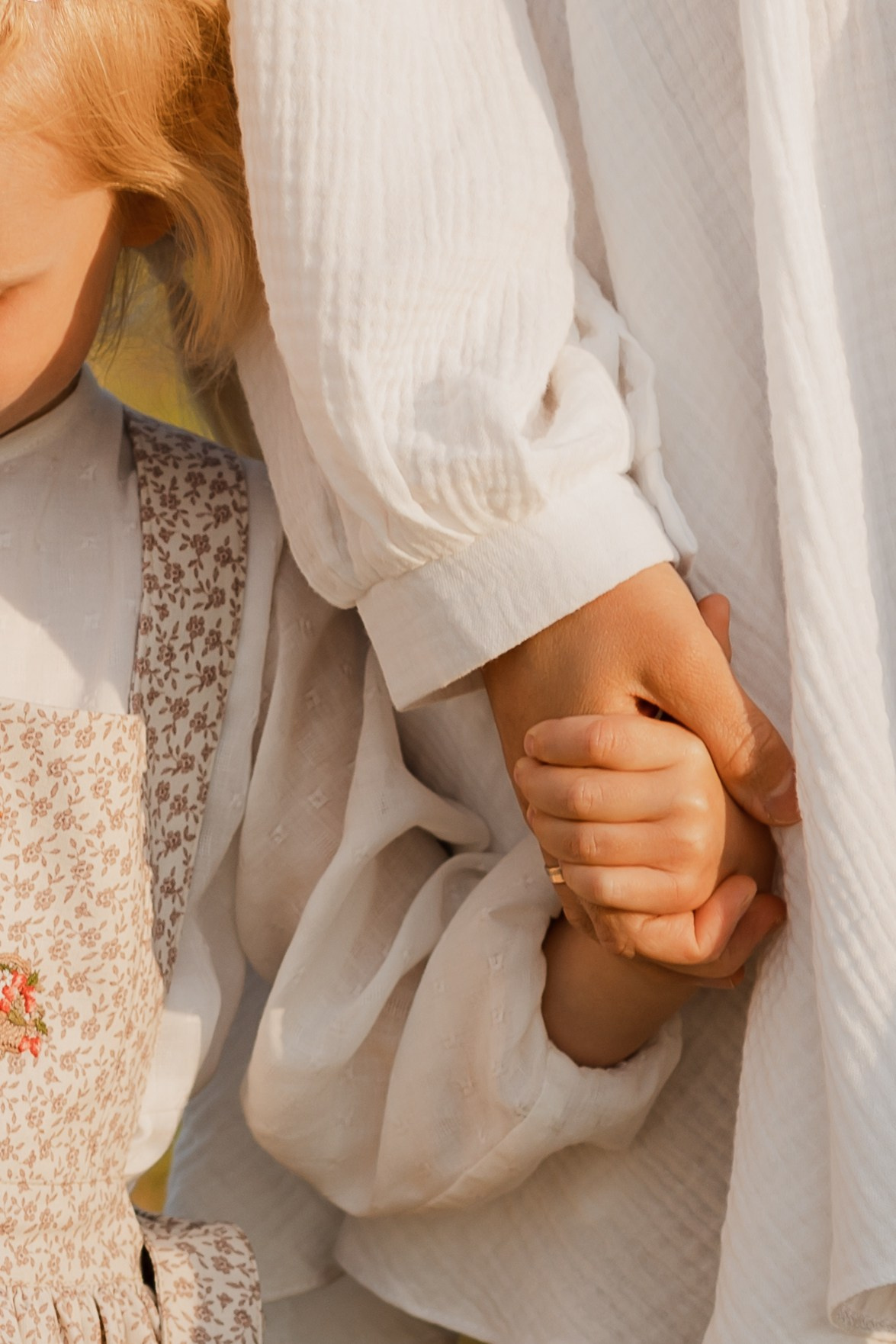 Семья Смирновых в поле с сеном. Семейный и детский фотограф в городе Подолск МО Крылова Ирина