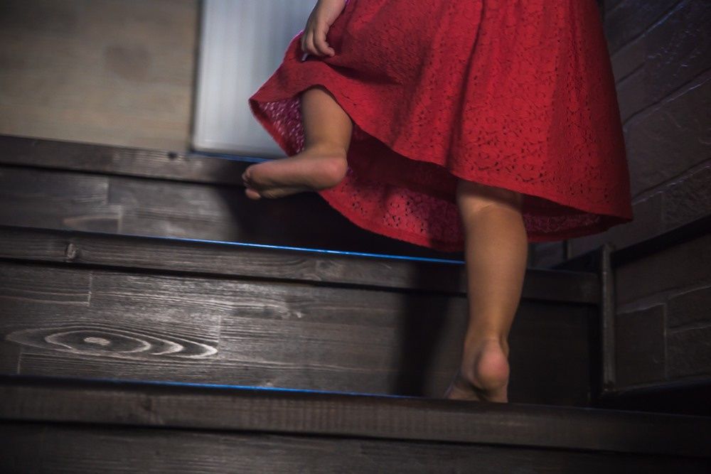 Домашняя портретная фотосессия для девочки трех лет. Семейный и школьный фотограф в Москве Анна Ткач