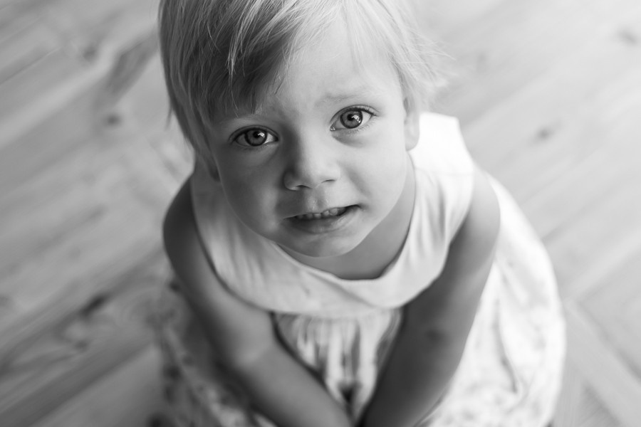 Домашняя портретная фотосессия для девочки трех лет. Семейный и школьный фотограф в Москве Анна Ткач