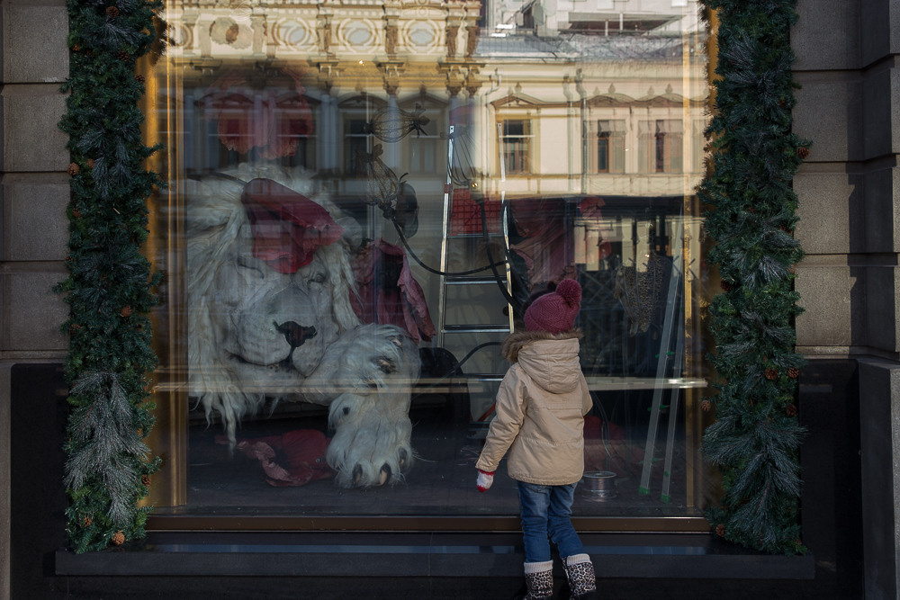 Фотопрогулка маленькой девочки по предновогодней Москве. Семейный и школьный фотограф в Москве Анна Ткач