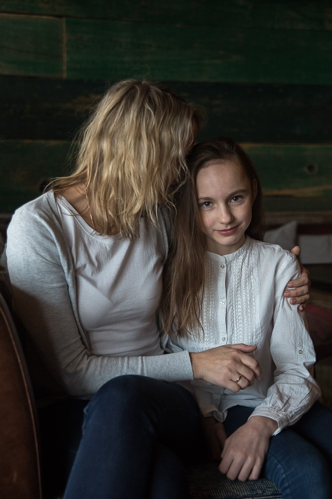 Простые портреты с естественным светом в интерьере. Семейный и школьный фотограф в Москве Анна Ткач