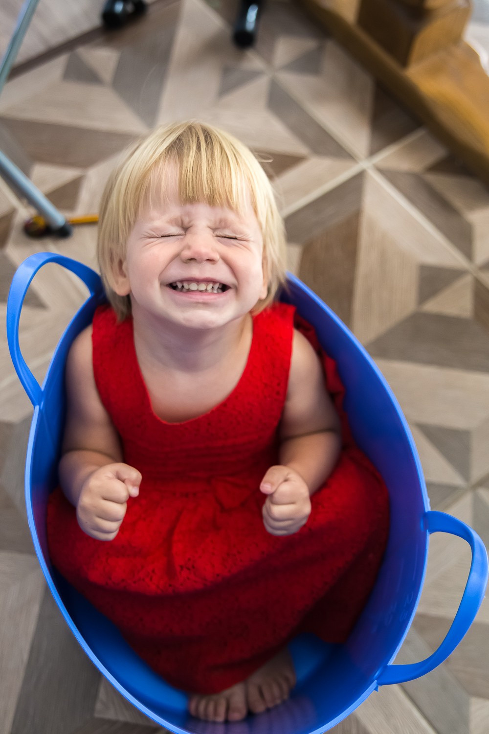 Домашняя портретная фотосессия для девочки трех лет. Семейный и школьный фотограф в Москве Анна Ткач