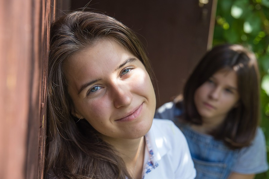 Простые портреты с естественным светом в интерьере. Семейный и школьный фотограф в Москве Анна Ткач