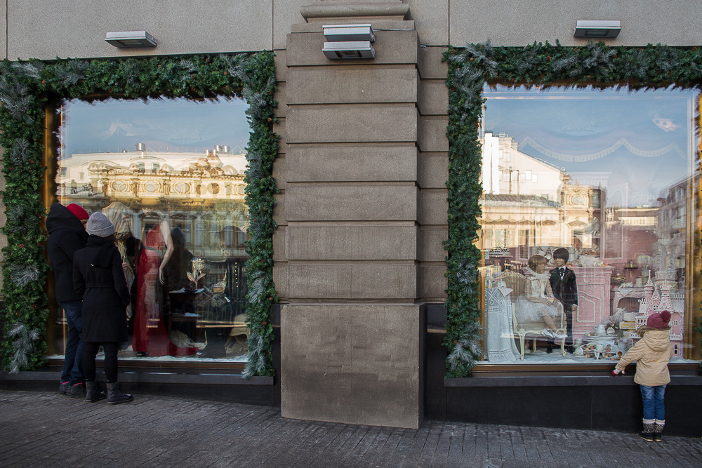 Фотопрогулка маленькой девочки по предновогодней Москве. Семейный и школьный фотограф в Москве Анна Ткач