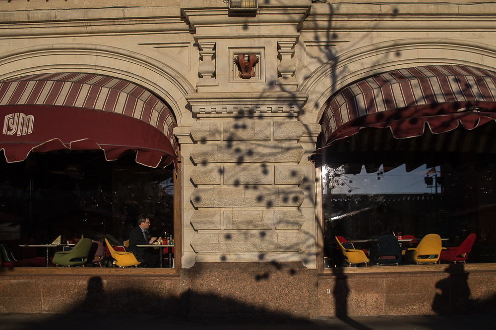 Фотопрогулка маленькой девочки по предновогодней Москве. Семейный и школьный фотограф в Москве Анна Ткач