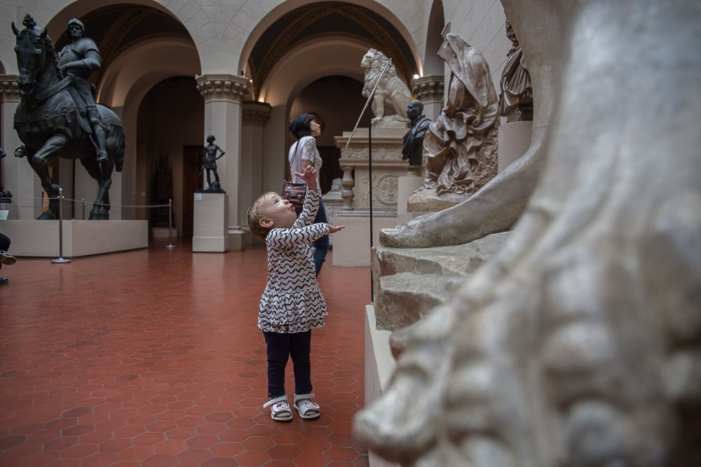 Фотопрогулка в музее имени Пушкина в Москве для мамы с ребенком. Семейный и школьный фотограф в Москве Анна Ткач