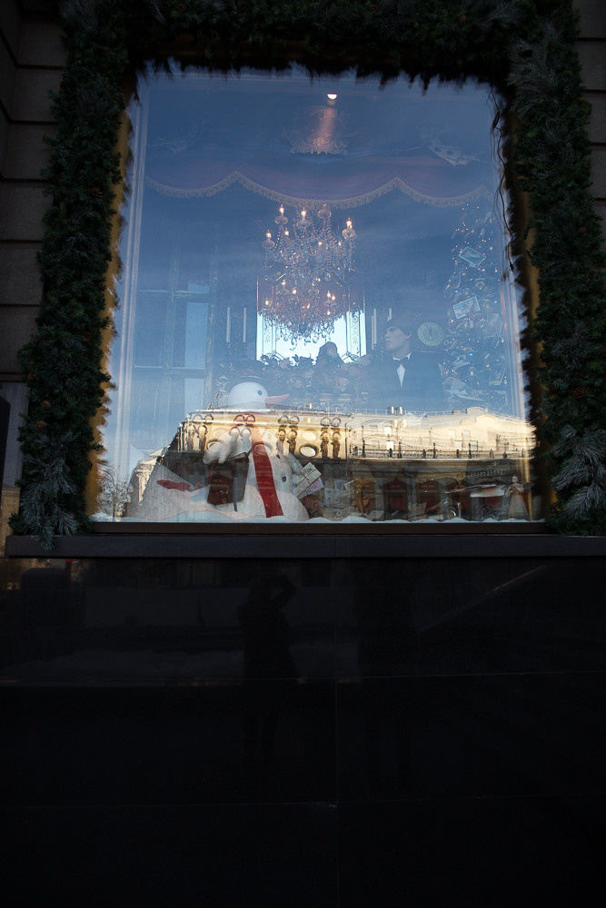 Фотопрогулка маленькой девочки по предновогодней Москве. Семейный и школьный фотограф в Москве Анна Ткач