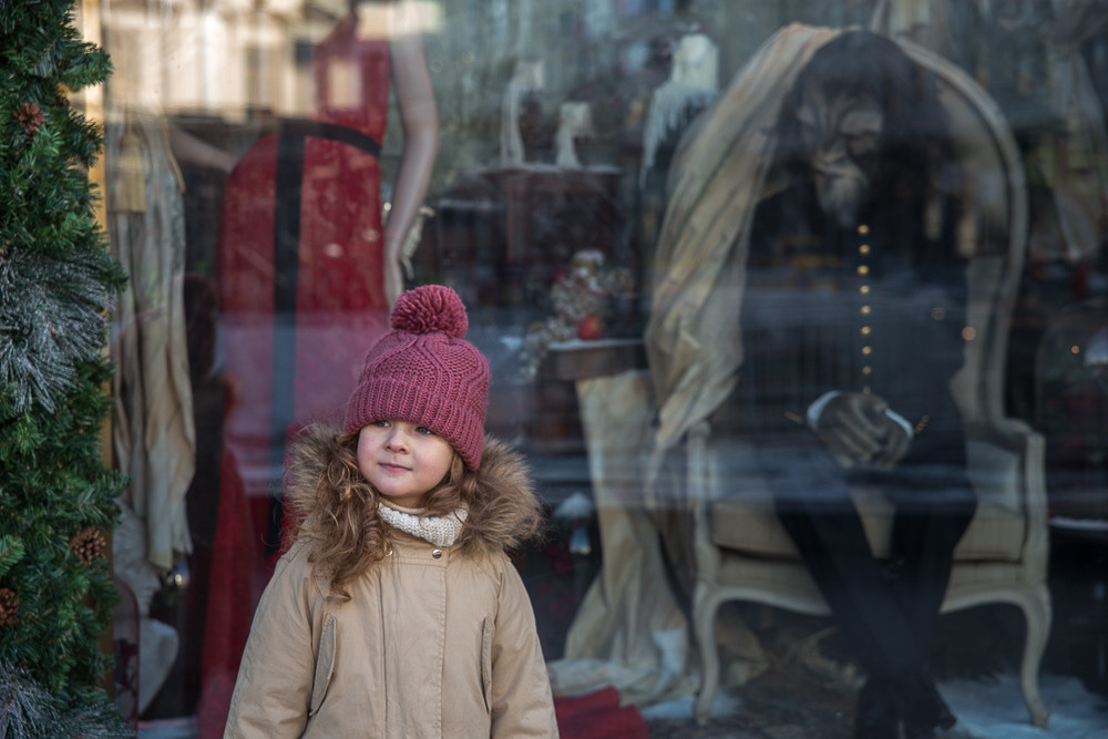 Фотопрогулка маленькой девочки по предновогодней Москве. Семейный и школьный фотограф в Москве Анна Ткач