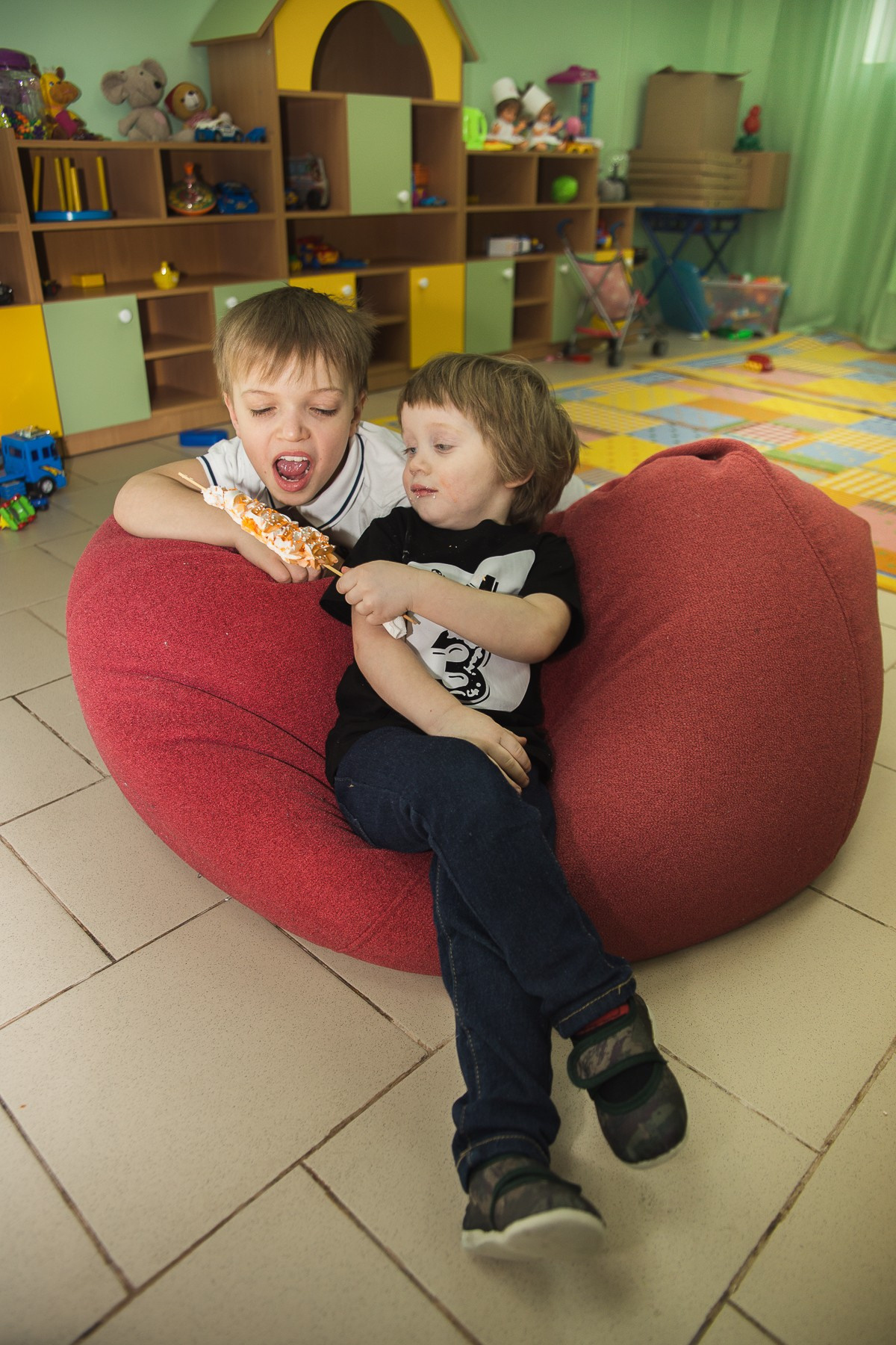 Портретная репортажная съемка дня рождения мальчика 3 года. Семейный и школьный фотограф в Москве Анна Ткач