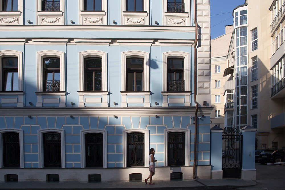 Летняя фотопрогулка для девушки по центру Москвы. Семейный и школьный фотограф в Москве Анна Ткач
