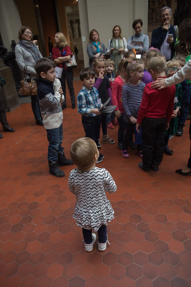 Фотопрогулка в музее имени Пушкина в Москве для мамы с ребенком. Семейный и школьный фотограф в Москве Анна Ткач