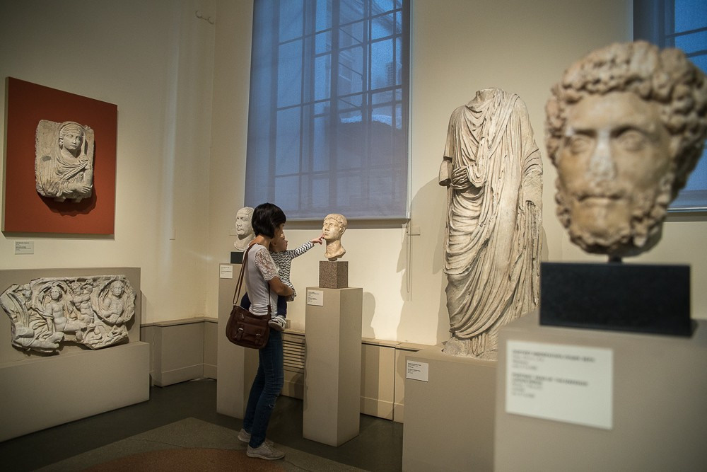 Фотопрогулка в музее имени Пушкина в Москве для мамы с ребенком. Семейный и школьный фотограф в Москве Анна Ткач