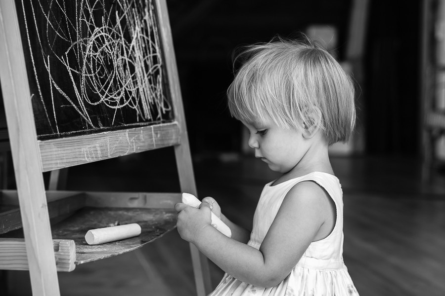 Домашняя портретная фотосессия для девочки трех лет. Семейный и школьный фотограф в Москве Анна Ткач