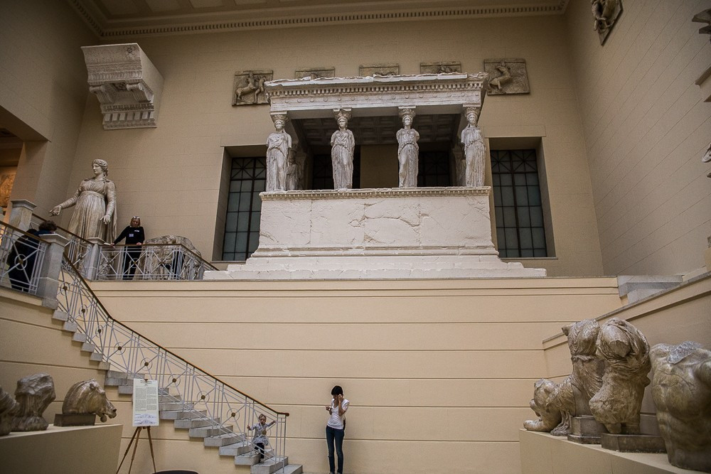 Фотопрогулка в музее имени Пушкина в Москве для мамы с ребенком. Семейный и школьный фотограф в Москве Анна Ткач
