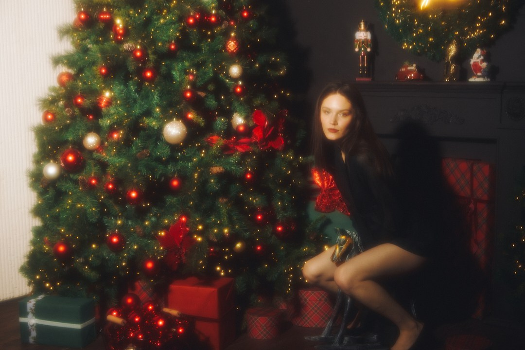 Merry Kiss my Axe. Fashion Photographer Oxana Chernomorets